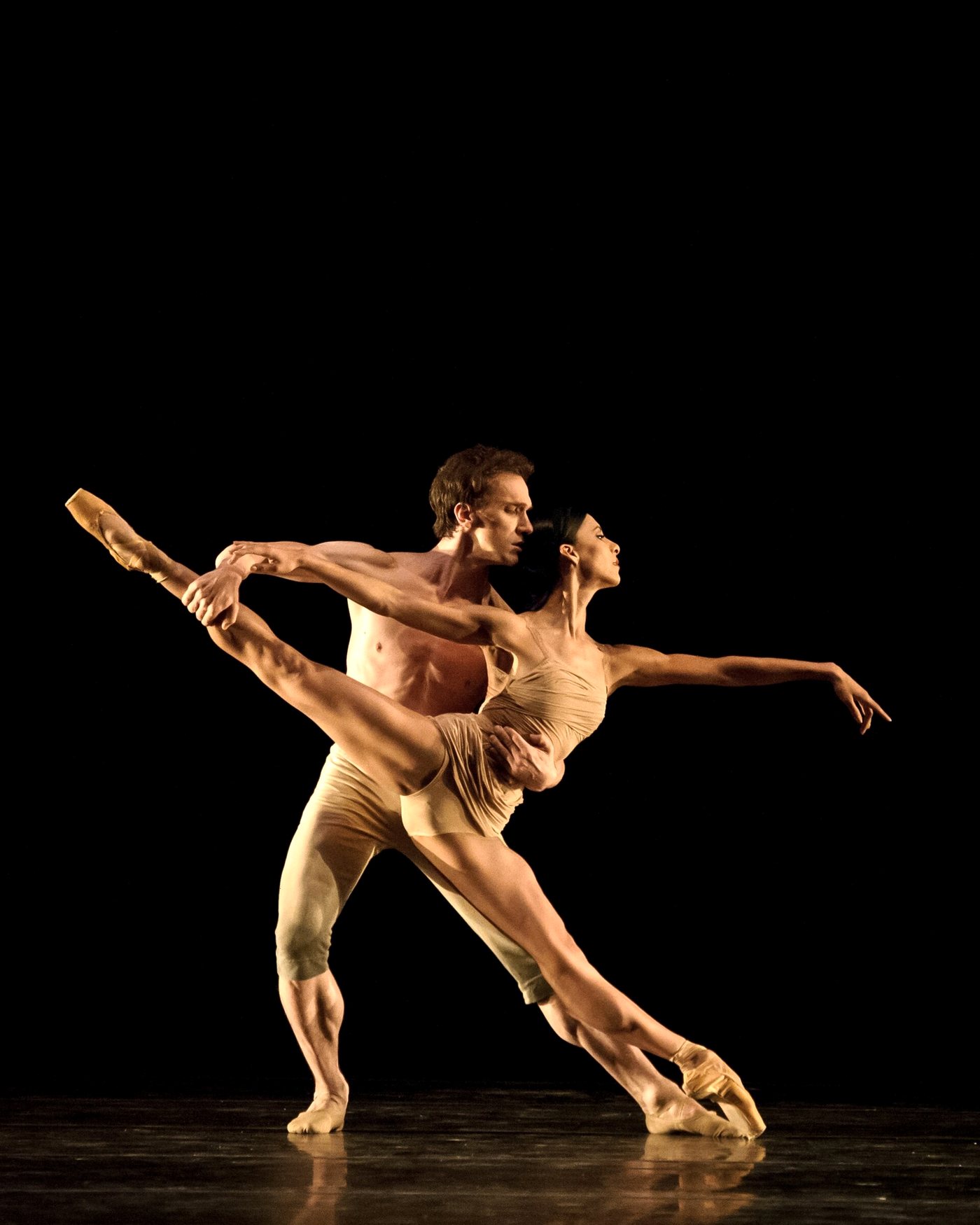 A pas de deux against a dark ground